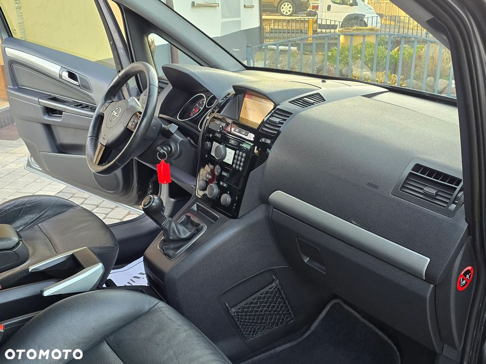 Opel Zafira 1.8 Cosmo - 34