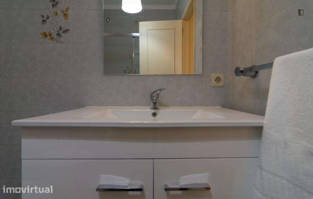 Quarto - localizado em Paranhos Porto - Grande imagem: 3/18