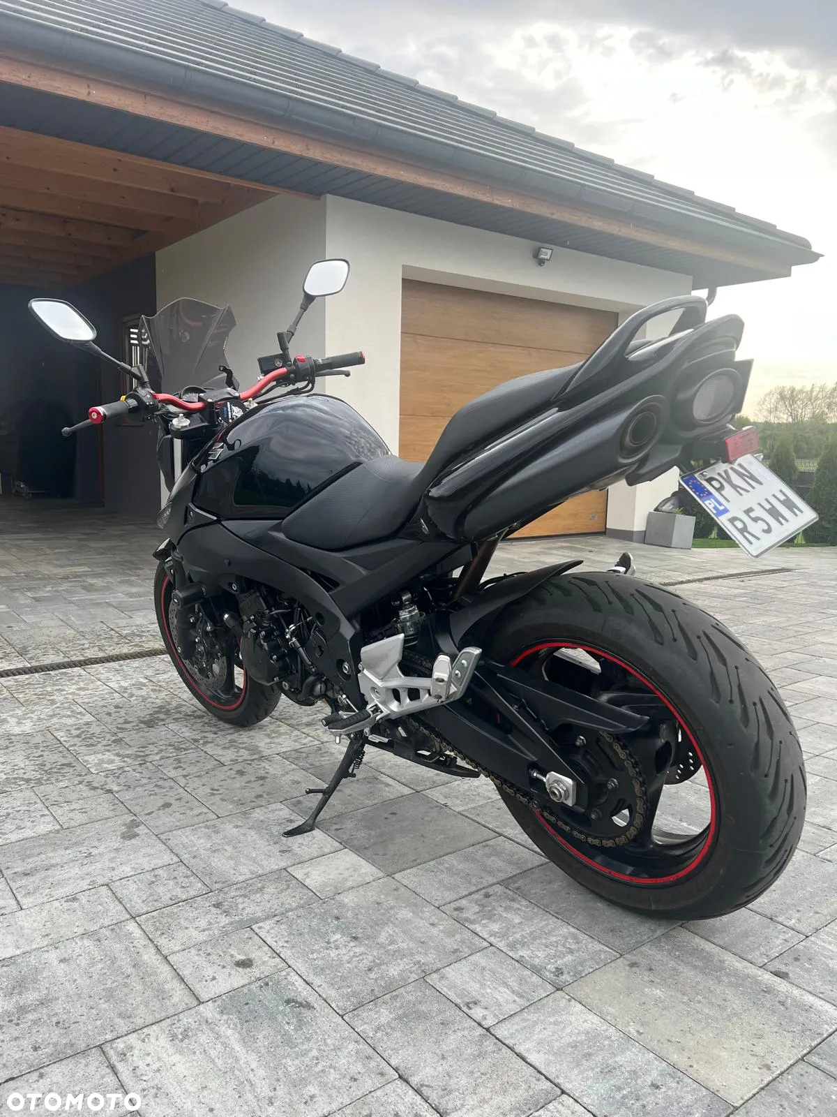 Suzuki GSR - 3