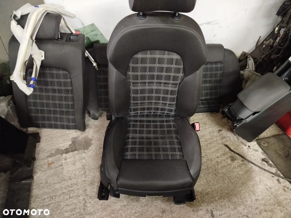 Audi A4 B8 fotel prawy