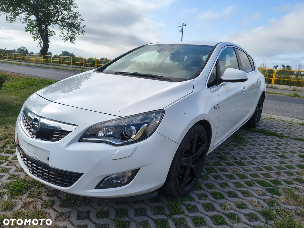 Opel Astra 1.6 Turbo Edition - 1