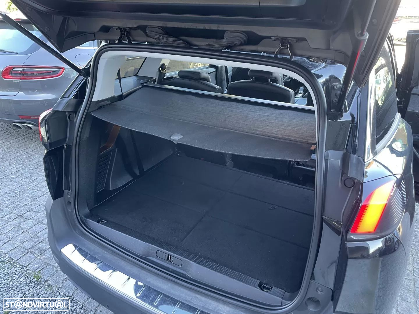 Peugeot 5008 1.2 PureTech Allure EAT8 - 20