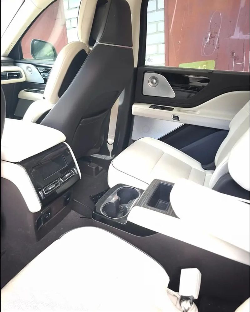 Lincoln Aviator - 10