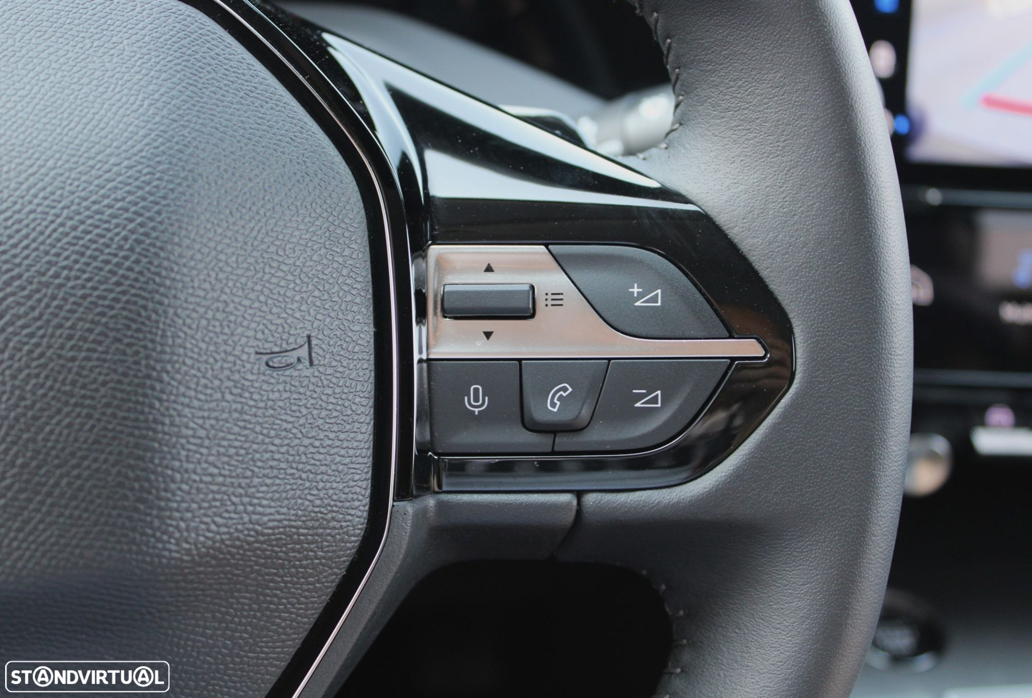 Peugeot 408 1.6 Hybrid Allure e-EAT8 - 24