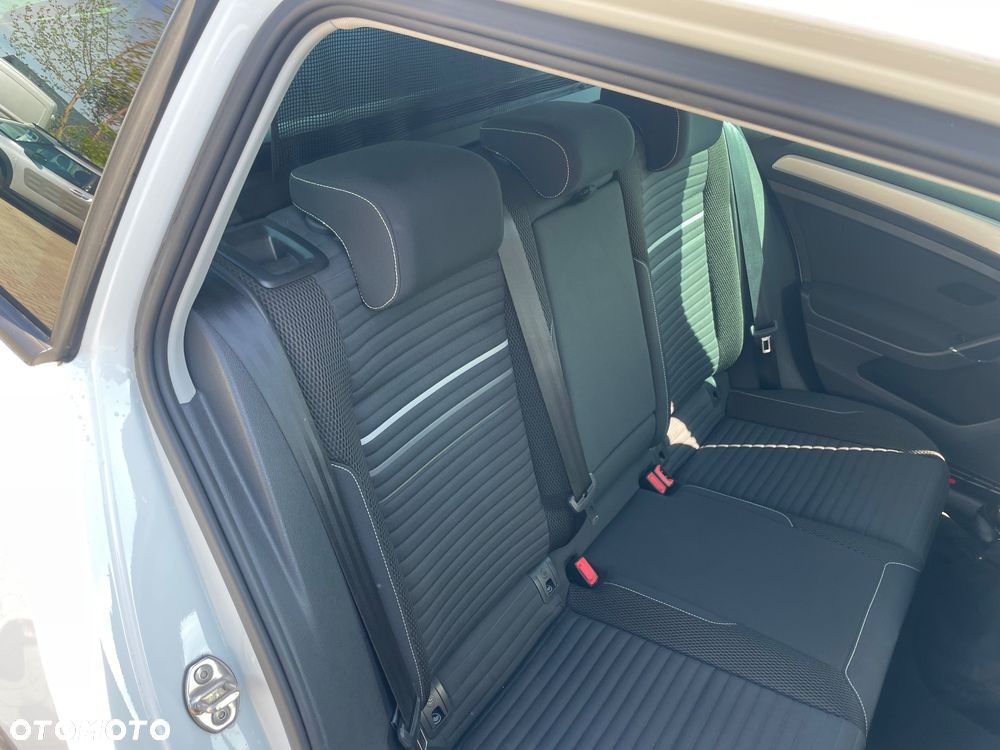 Volkswagen Golf 1.6 TDI BlueMotion Technology Cup - 21