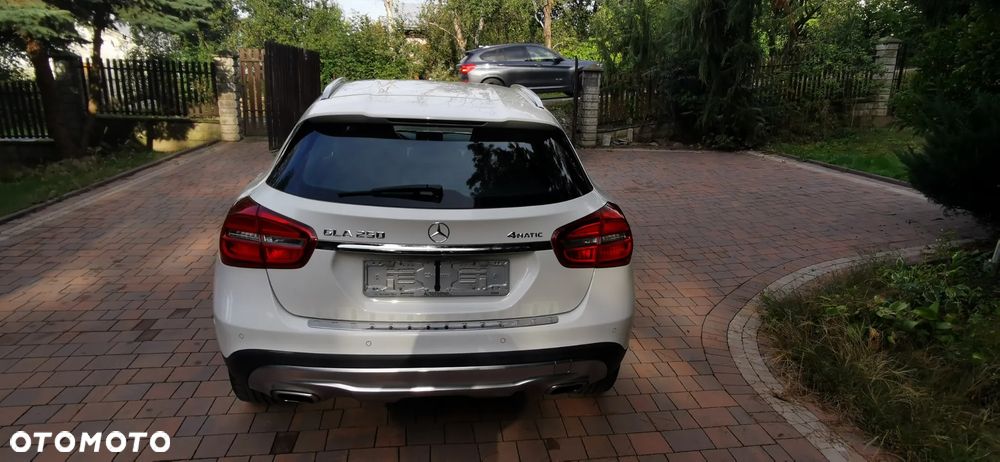 Mercedes-Benz GLA 250 4Matic 7G-DCT AMG Line - 9