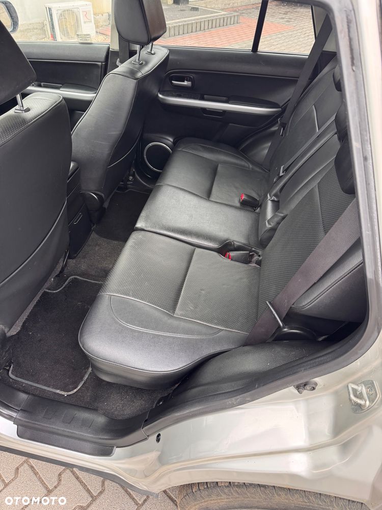 Suzuki Grand Vitara 1.9 DDiS Comfort + DPF Family - 28