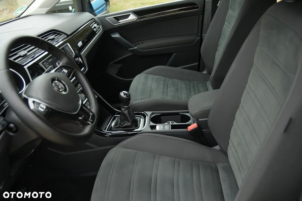 Volkswagen Touran 2.0 TDI SCR Highline - 25