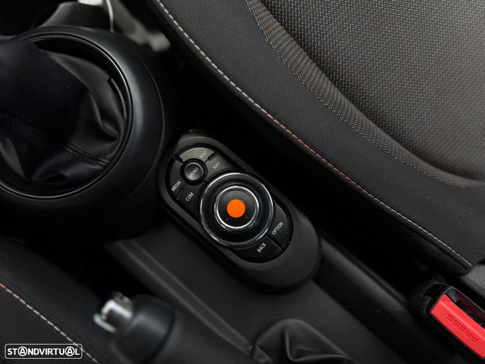 MINI 3 Portas One D - 38