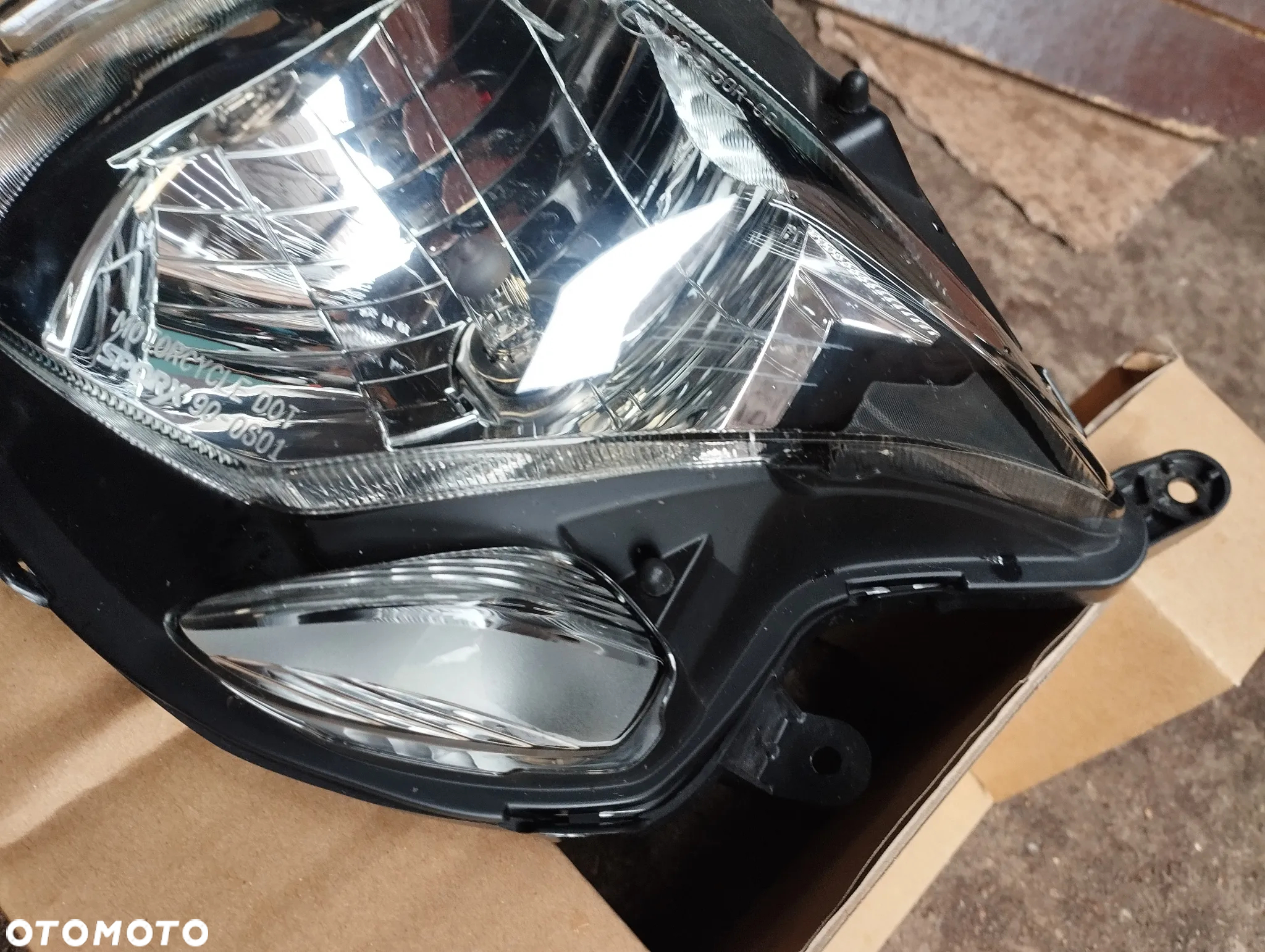 Suzuki GSX-S 750 (17-19) LAMPA REFLEKTOR - 4
