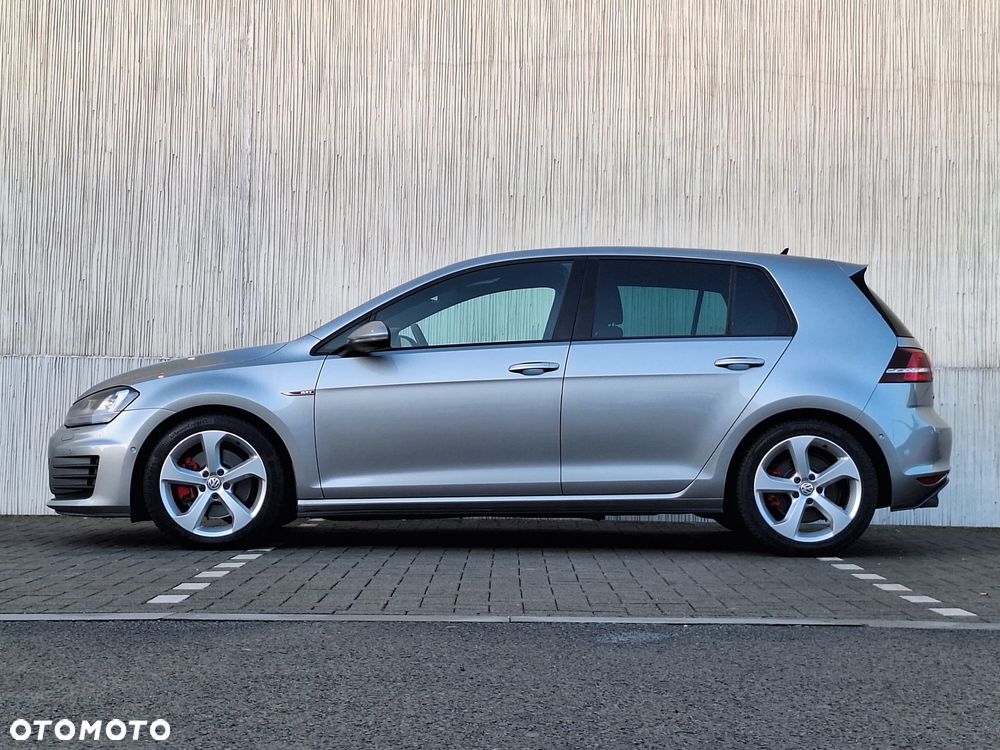 Volkswagen Golf - 17
