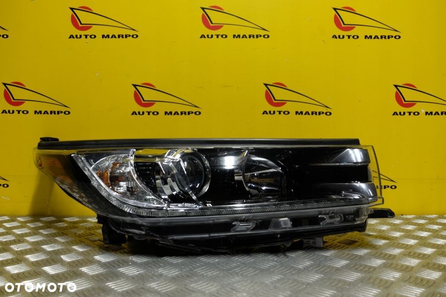 TOYOTA HIGHLANDER LIFT 2017-2018 REFLEKTOR LAMPA ZWYKŁA Z LED R USA - 2