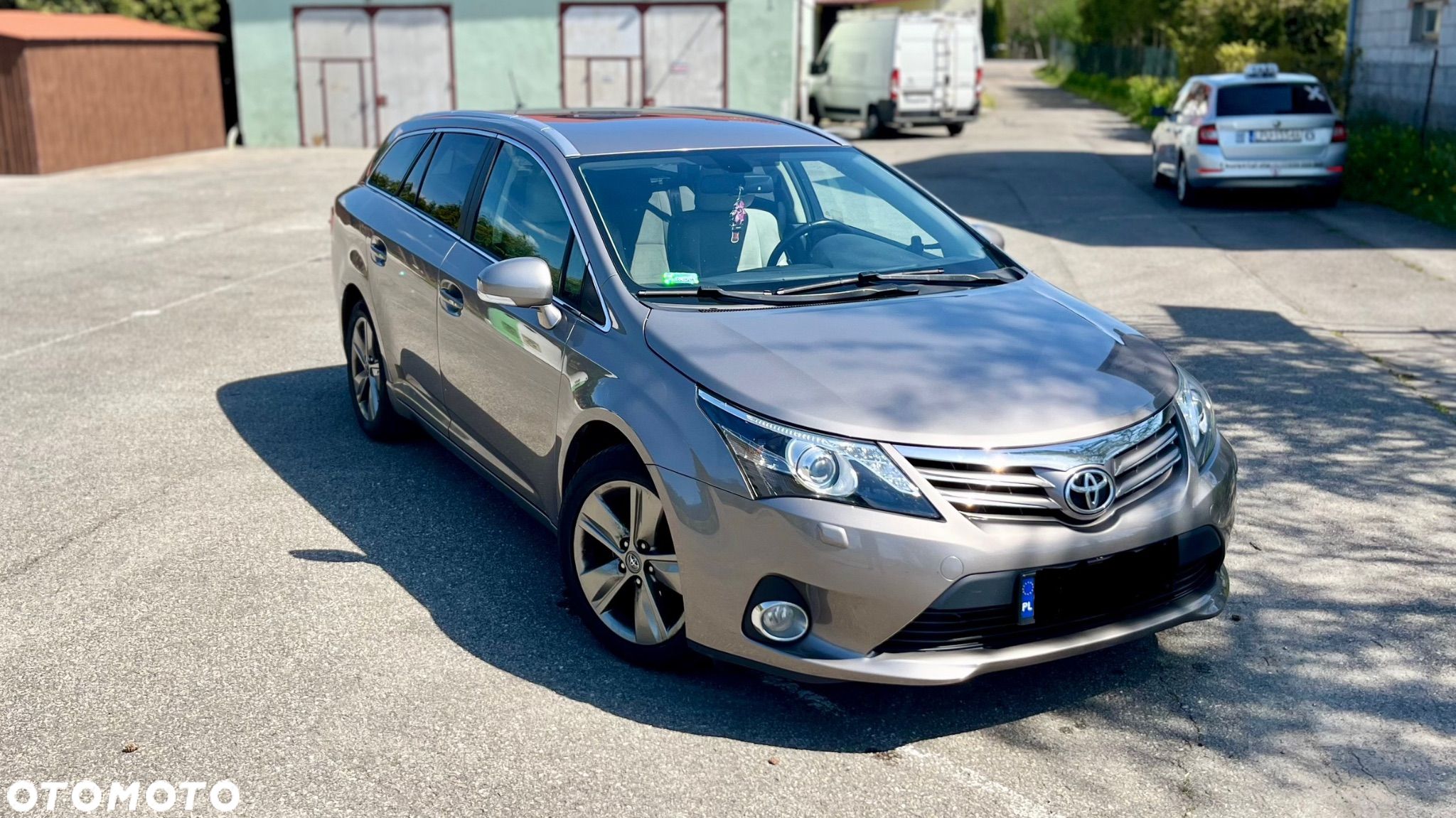 Toyota Avensis 2.2 D-CAT Premium - 1