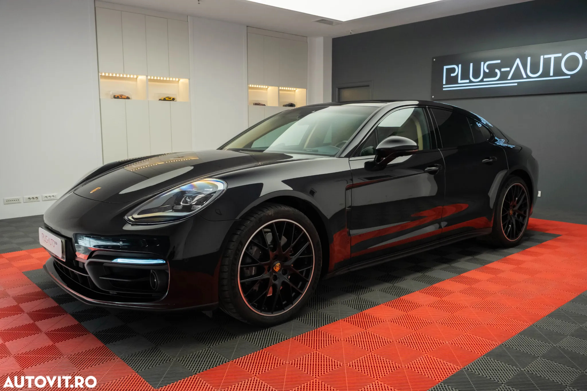 Porsche Panamera - 4