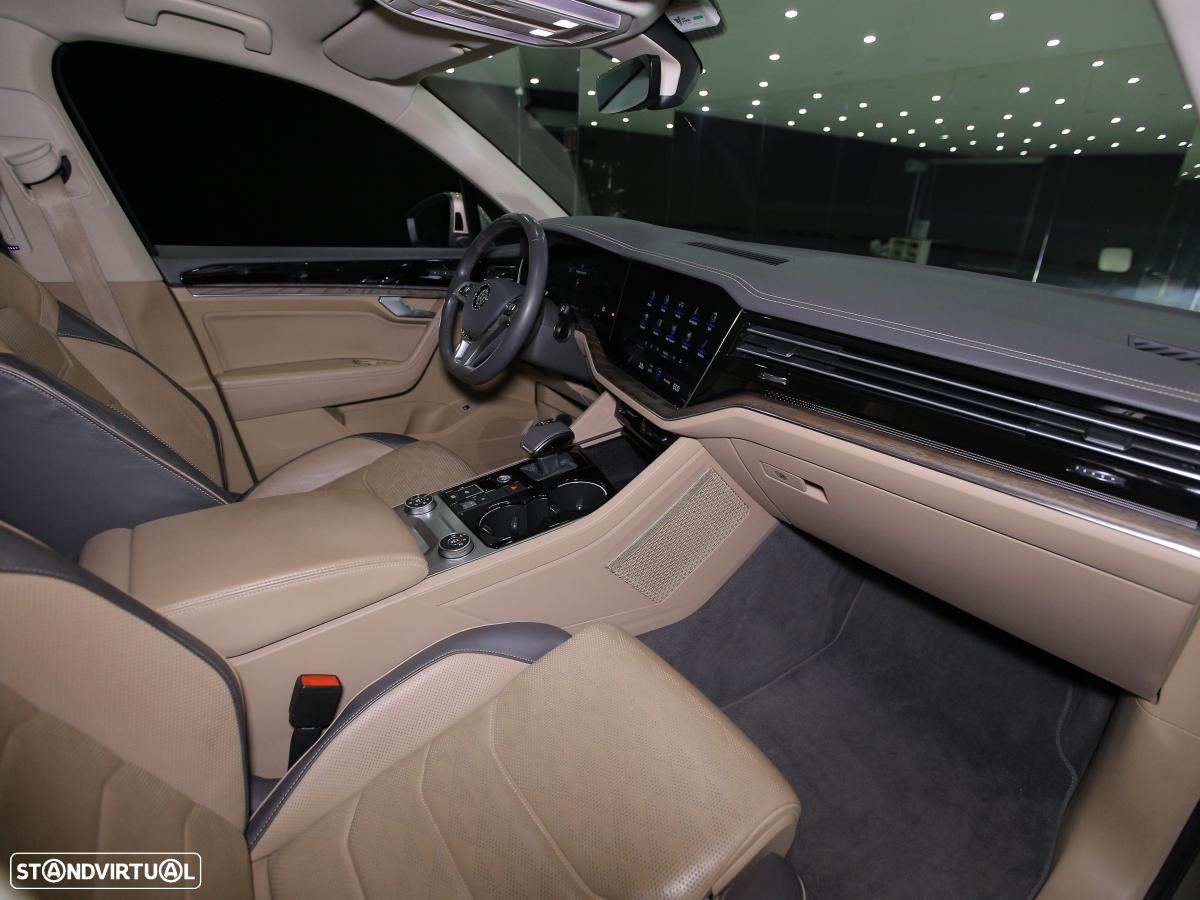 VW Touareg 3.0 TDI V6 Elegance Plus - 8