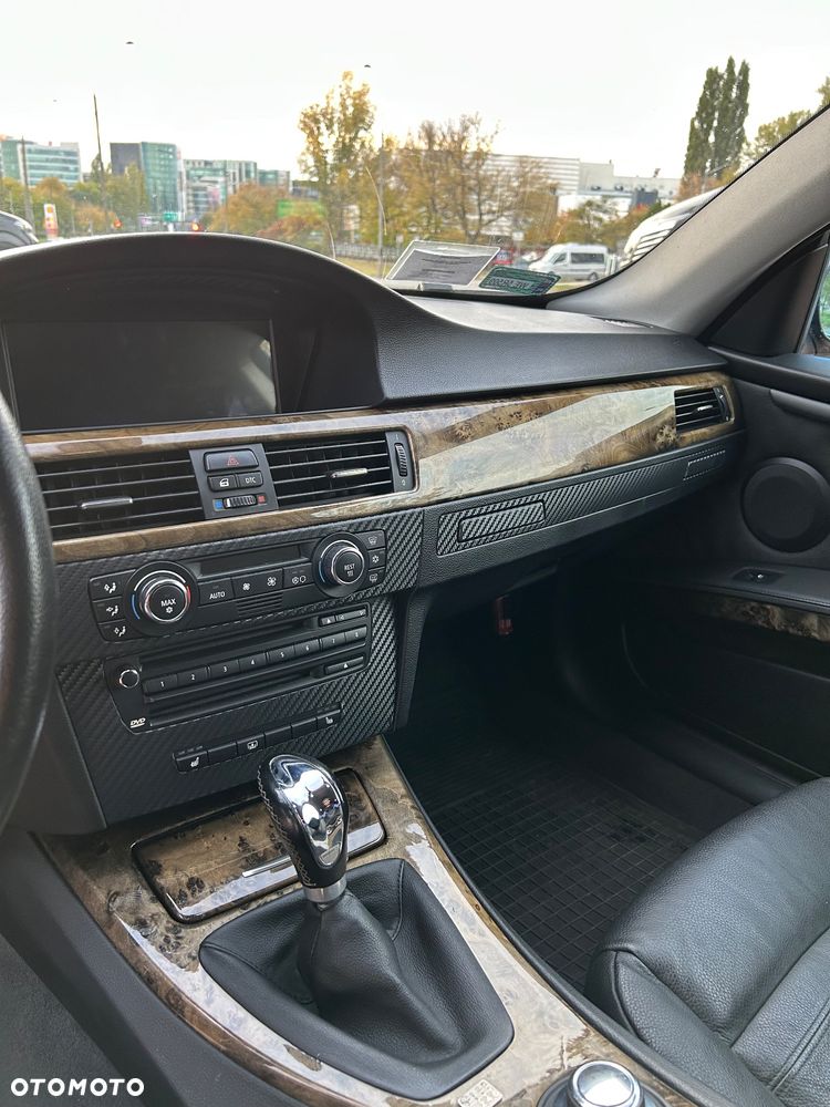 BMW Seria 3 320i - 4