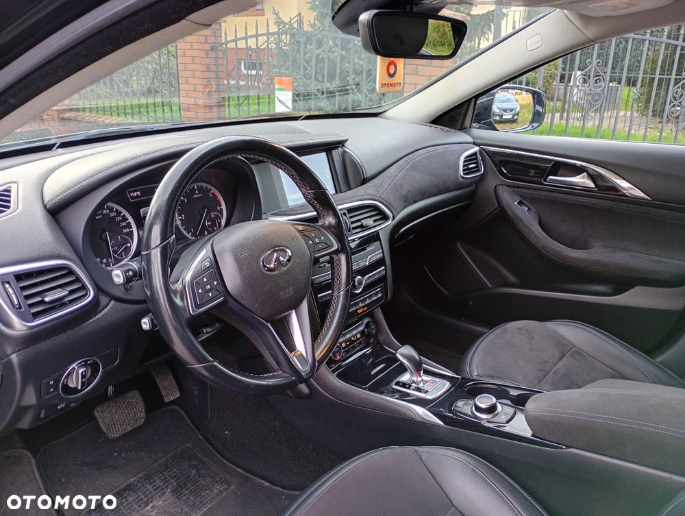 Infiniti Q30 - 6
