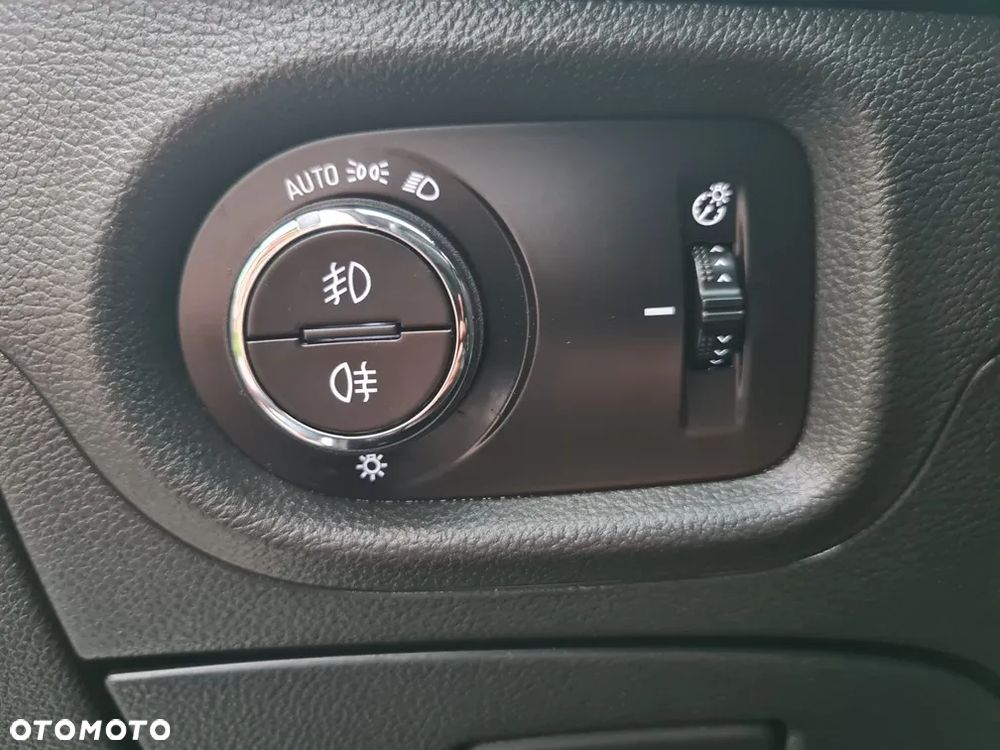 Opel Astra 1.6 BiTurbo D (CDTI) Start/Stop Innovation - 27