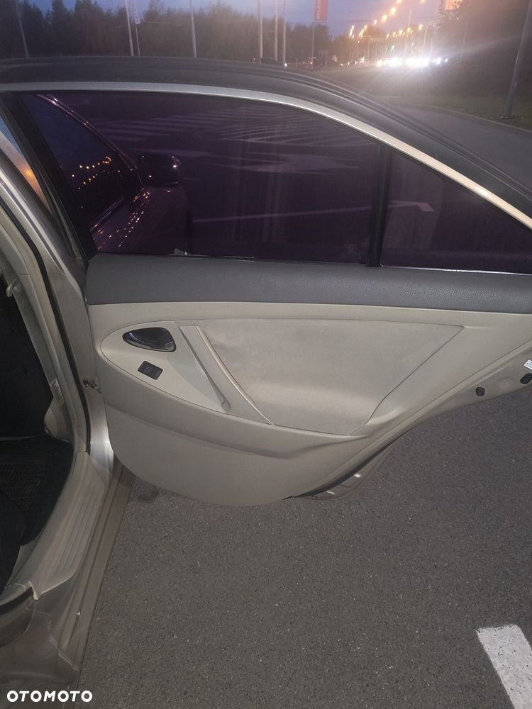 Toyota Camry - 10