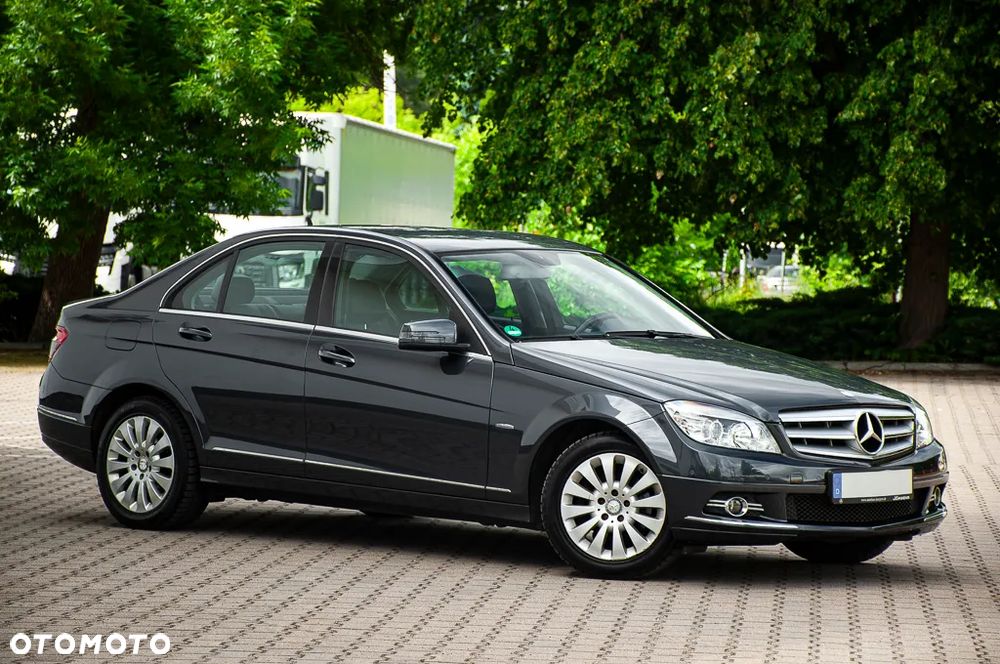 Mercedes-Benz Klasa C 180 CGI Automatik BlueEFFICIENCY Elegance - 16
