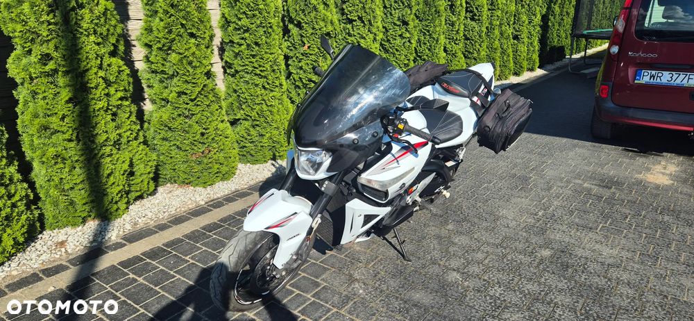 Suzuki GSX - 19