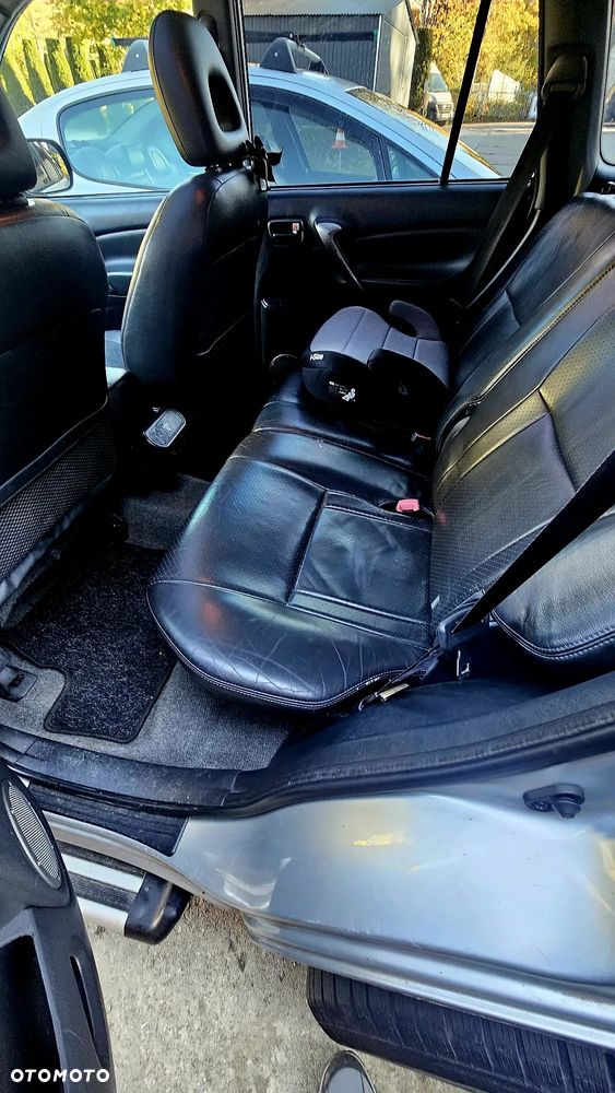 Toyota RAV4 2.0 D-4D 4x4 - 10