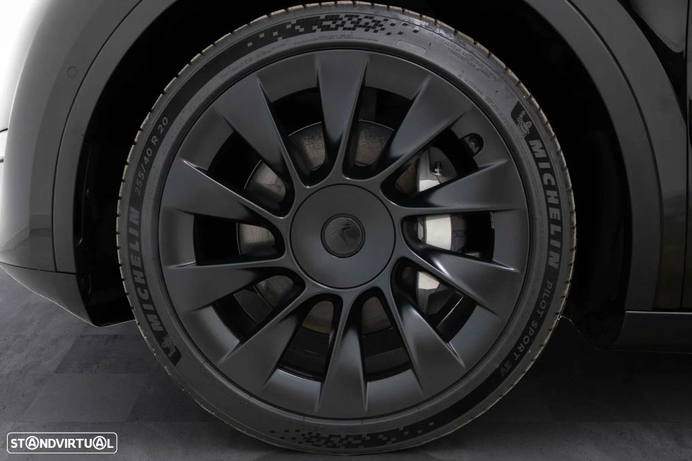 Tesla Model Y - 13