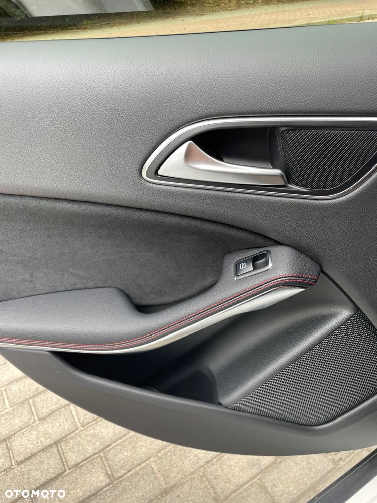 Mercedes-Benz GLA 220 4-Matic - 11