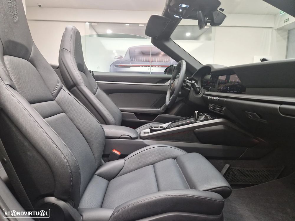 Porsche 911 (992) Carrera - 25