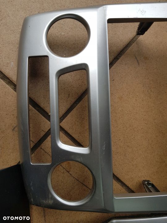 Kia Sportage II Ramka Radia - 3