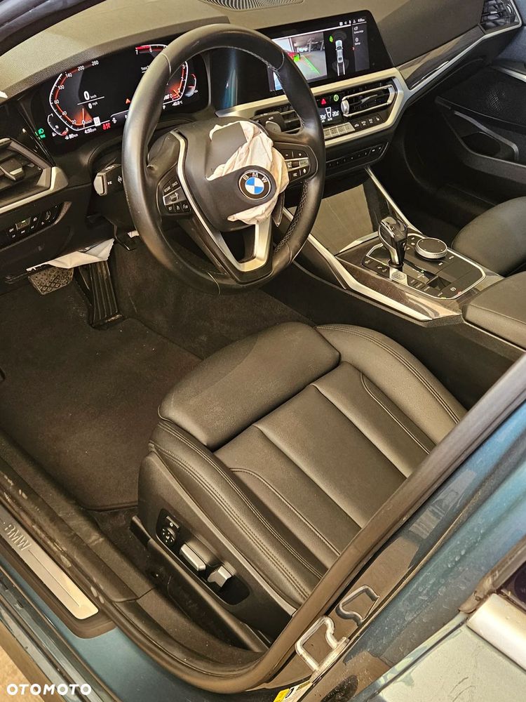 BMW Seria 3 330i Sport Line - 10
