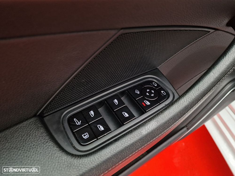 Porsche Panamera 4 E-Hybrid - 8