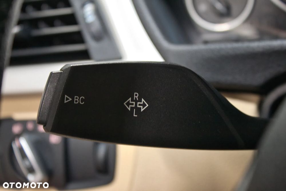 BMW Seria 3 320i xDrive Edition Luxury Line Purity - 24