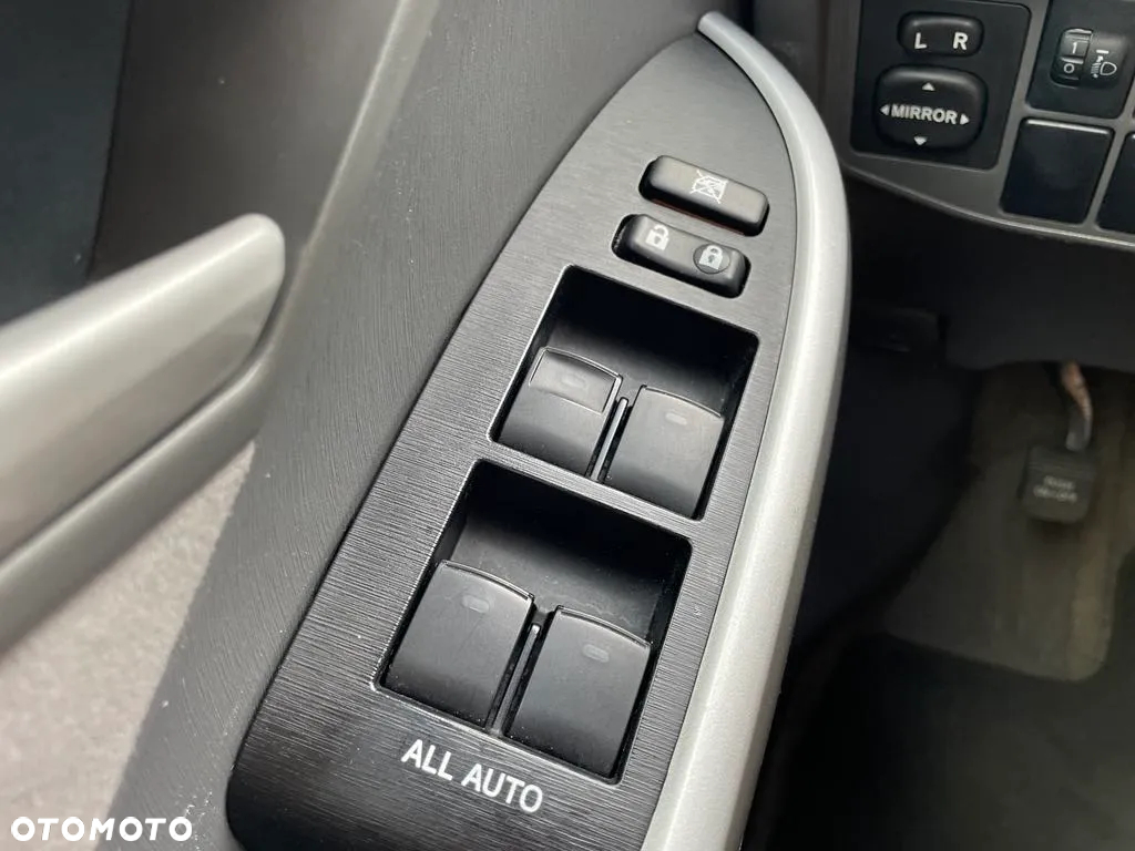Toyota Prius (Hybrid) Executive - 27