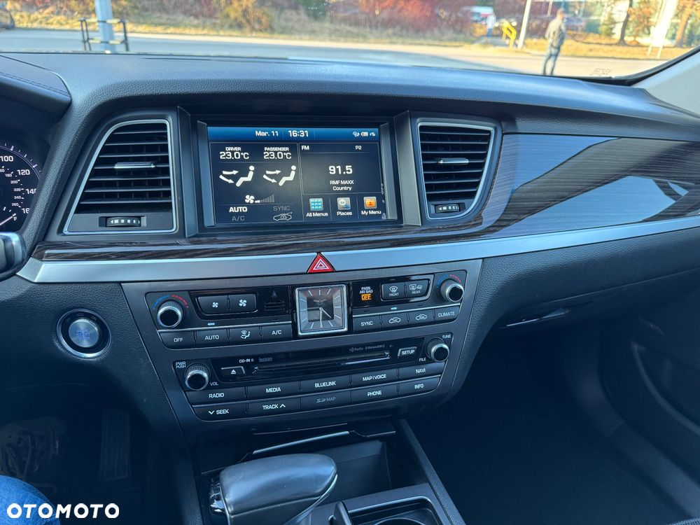 Hyundai Genesis - 13