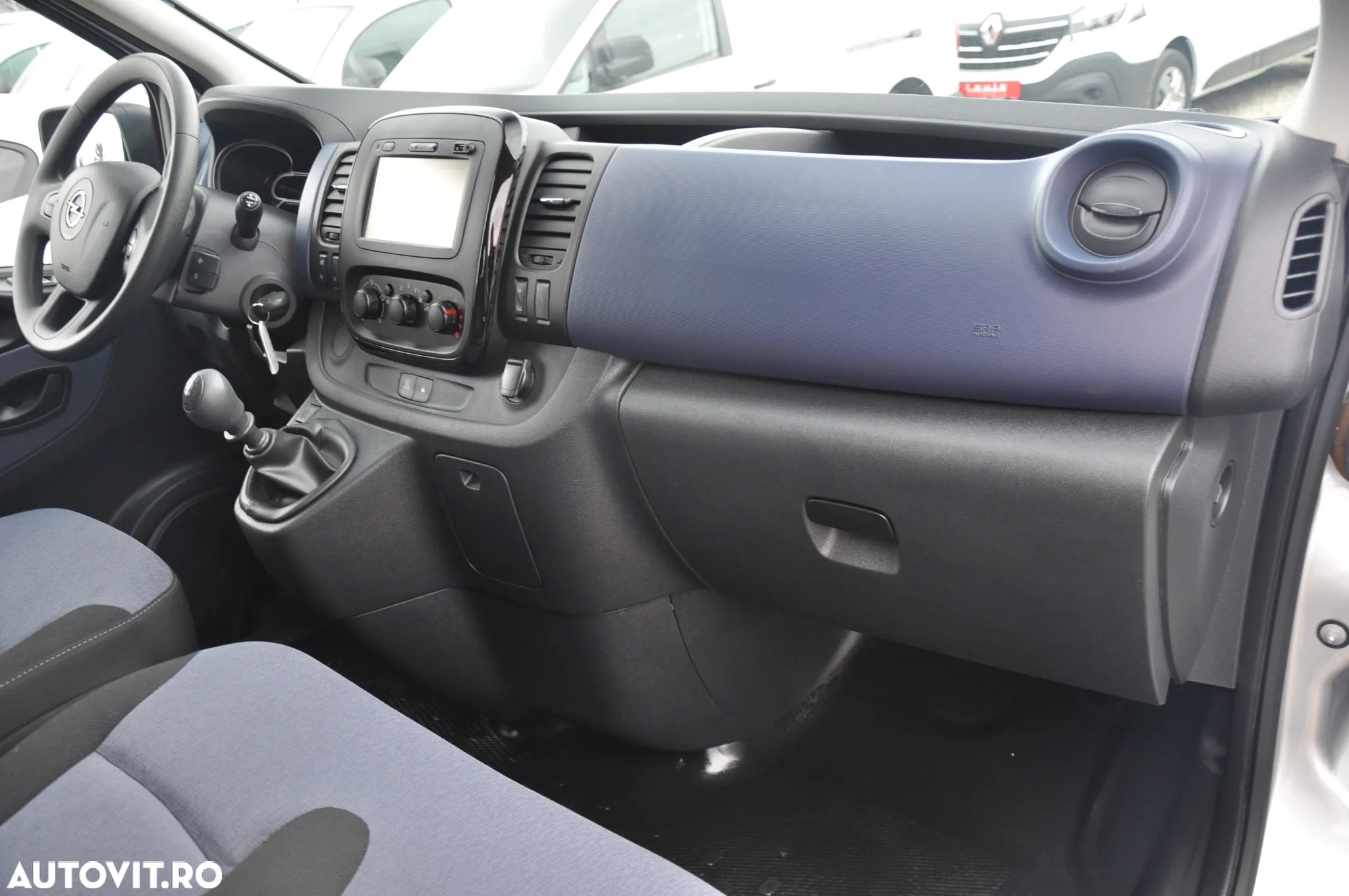 Opel Opel Vivaro L2H1 9 Locuri - 15
