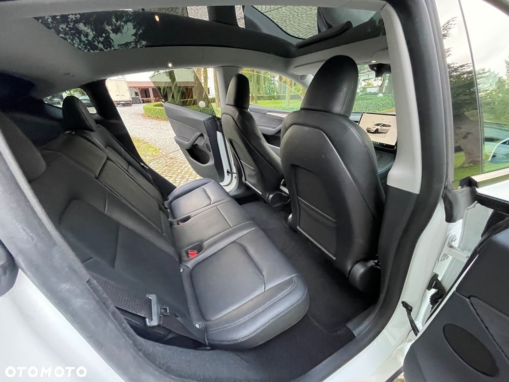 Tesla Model Y - 6