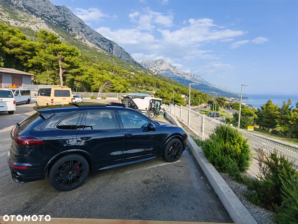 Porsche Cayenne GTS - 18