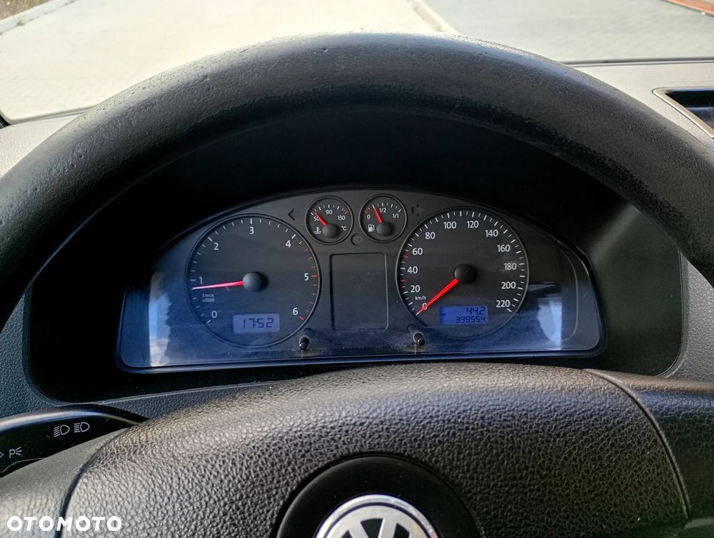 Volkswagen TRANSPORTER T5 XI.2009r. MAX WYSOKI 1,9 TDI 102KM KLIMATYZACJA NOWE SPRZĘGŁO I ROZRZĄD PRZEGLĄD NA ROK ZERO RDZY 3 OSOBOWY STAN TECHNICZNY WZOROWY ŁADOWNOŚĆ 1385 KG BEZWYPADKOWY VAT1 ELEKTR. SZYBY I LUSTERKA - 12