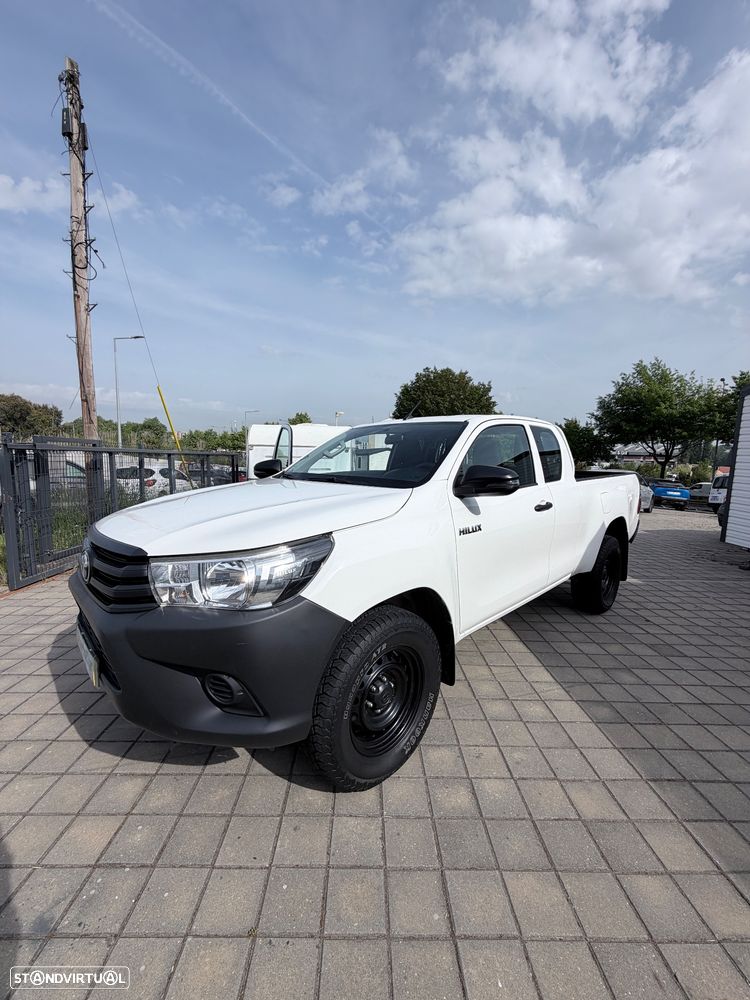 Toyota Hilux 2.4 D-4D 2WD CE - 1