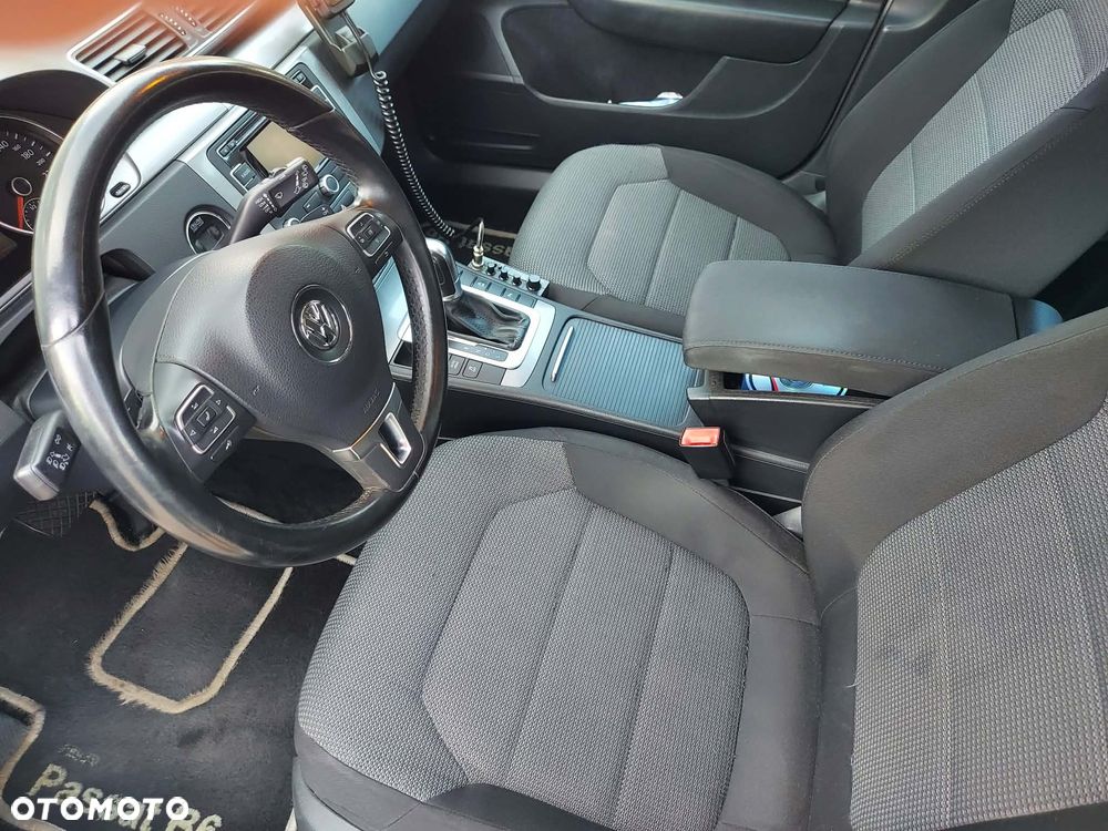 Volkswagen Passat 2.0 TDI DSG Comfortline - 9