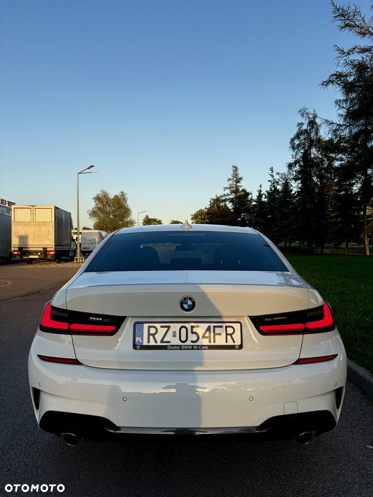BMW Seria 3 318d M Sport - 6