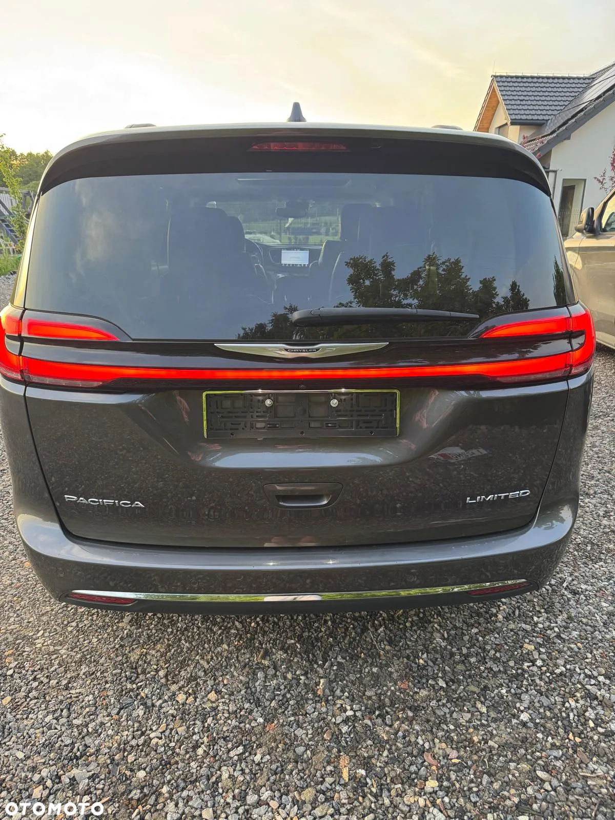 Chrysler Pacifica - 5