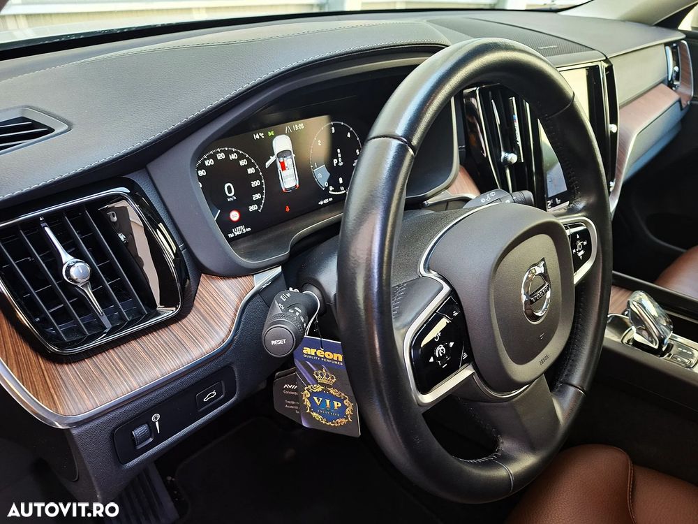 Volvo XC 60 B4 MHEV AT8 FWD Inscription - 16