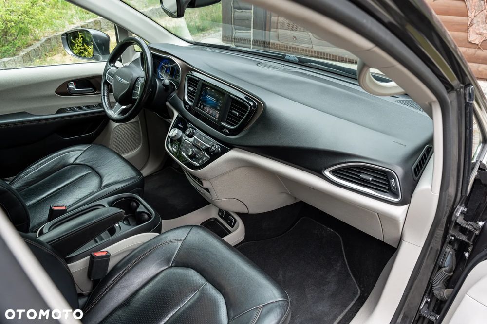 Chrysler Pacifica - 26
