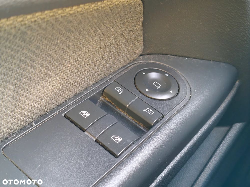 Opel Astra 1.6 Innovation - 21