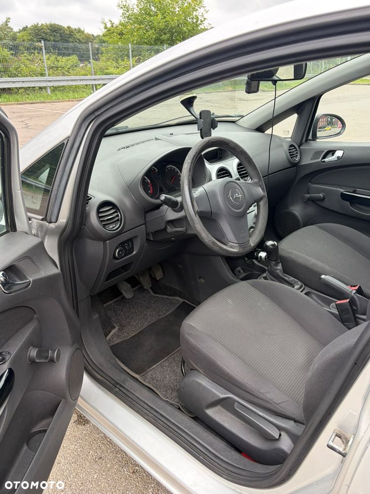 Opel Corsa 1.2 16V Essentia - 4