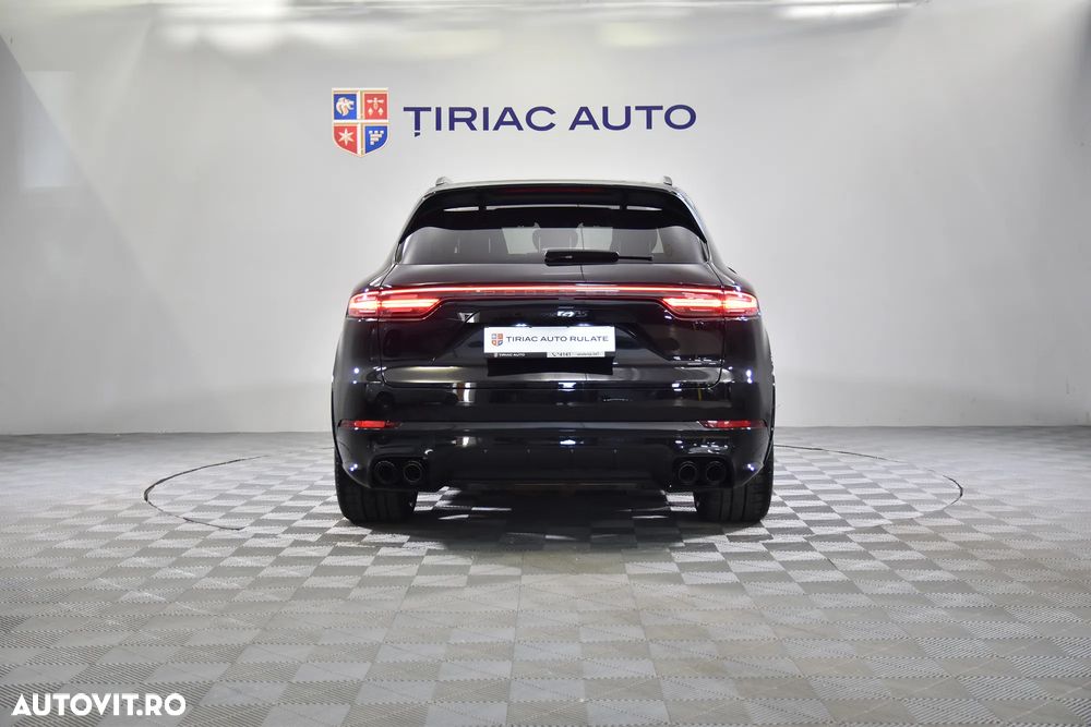 Porsche Cayenne - 4