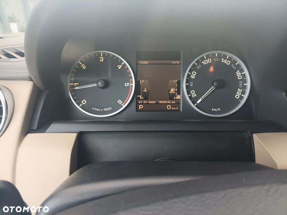 Land Rover Discovery 2.7D V6 HSE - 27