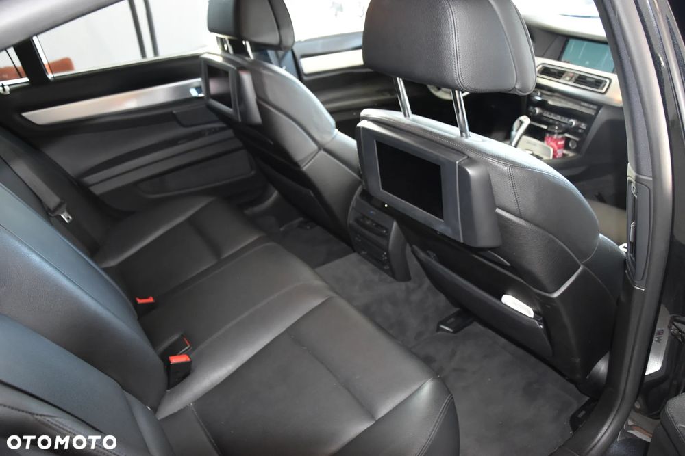 BMW Seria 7 740d - 13